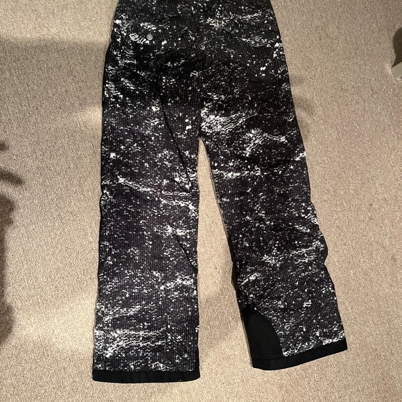 Snowpants - Picture 2 of 3